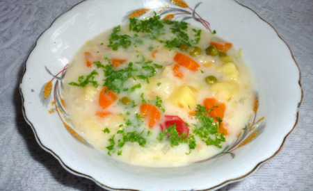 Polévka z jarní zeleniny