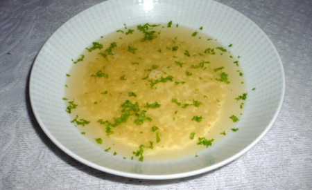 Hovězí polévka s těstovinami