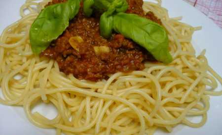 Boloňské špagety s hovězím masem a rajčaty
