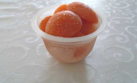 Mražené meruňky slazené cukrem