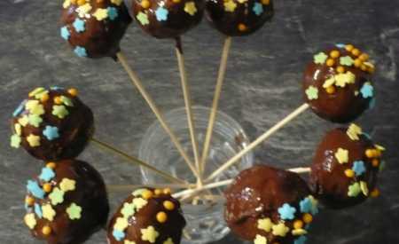 Cakepops s čokoládou a cukrovým zdobením