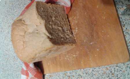Domácí kmínový chléb z pekárny