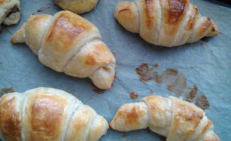 Croissanty – čokoládové a se šunkou a sýrem