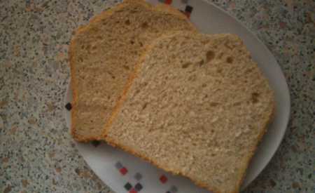 Jogurtový pšenično-žitný chléb z domácí pekárny