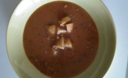 Gulášová polévka s rajčaty