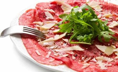 Carpaccio z hovězího masa s pecorinem